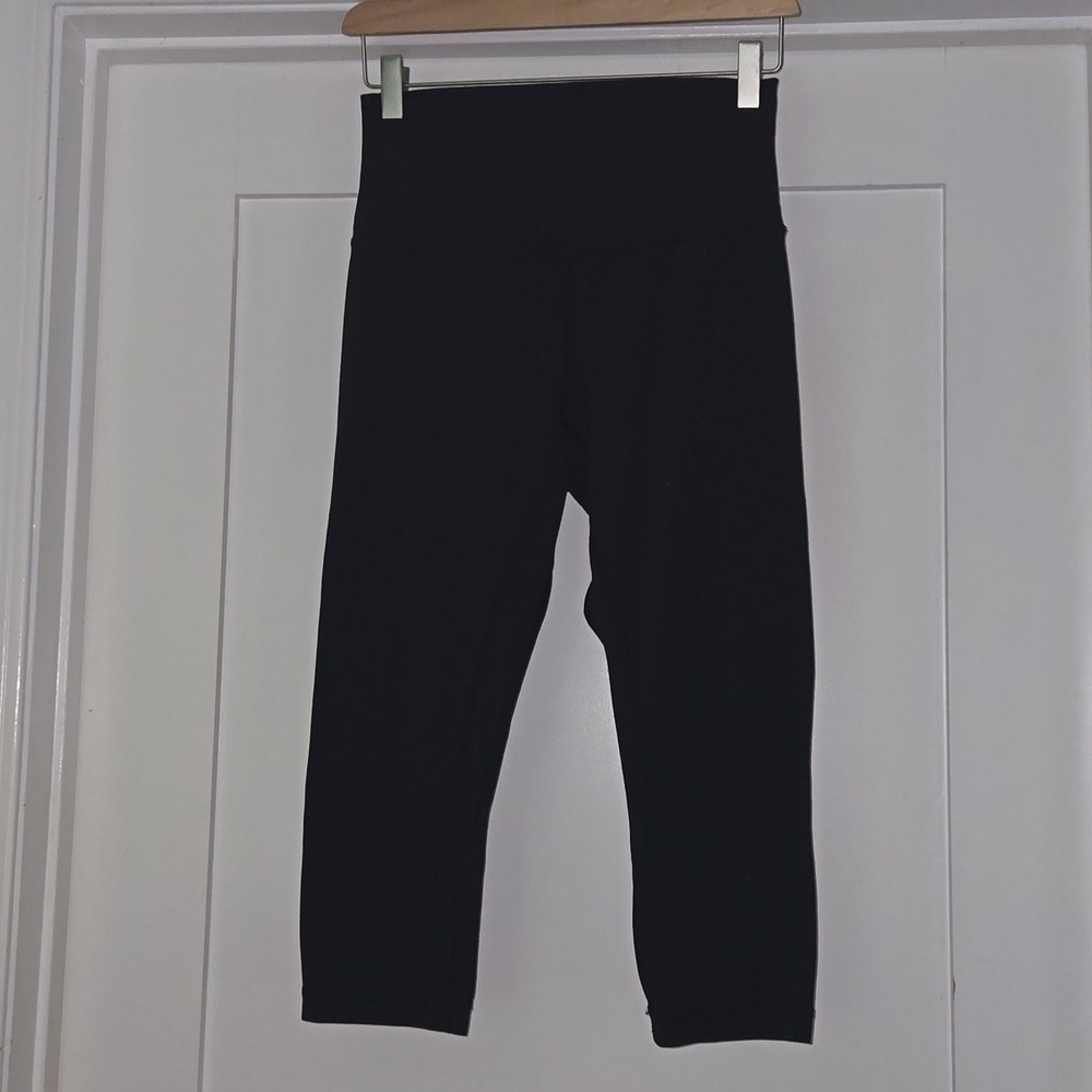 Lululemon Black Cropped Leggings High‎ Rise Size 6